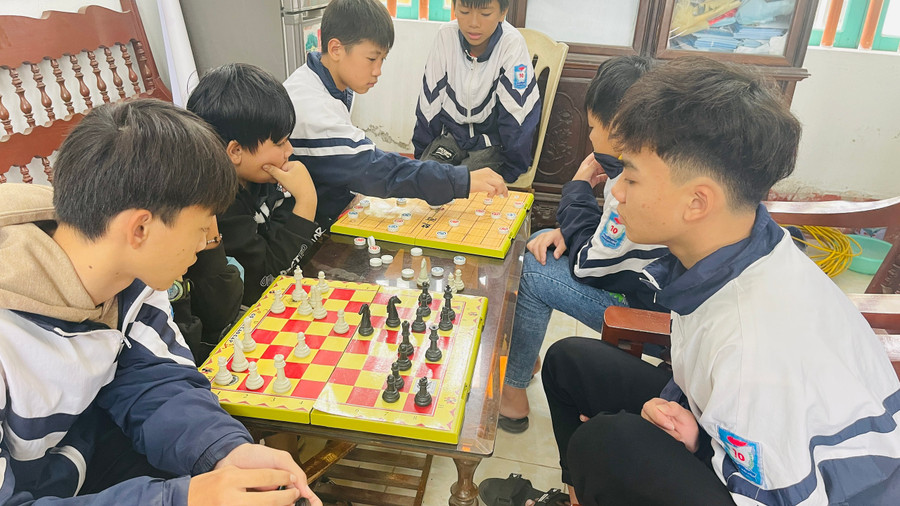 Cờ vua, Cờ tướng là những môn thể thao đòi hỏi độ tư duy, tính kiên trì của học sinh.