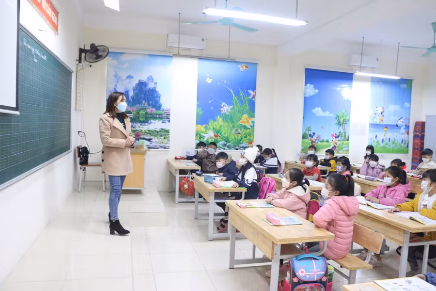 Đảm bảo yêu cầu phòng dịch là nhiệm vụ hàng đầu của các trường khi đón học sinh trở lại học trực tiếp.