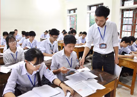 Độc đáo bộ cờ Hóa học của thầy giáo miền Tây