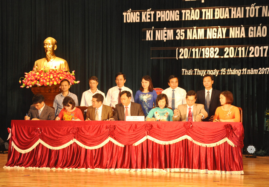 Lễ ký cam kết và phát động Phong trào thi đua hai tốt năm học 2017 – 2017.