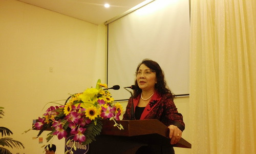 Thứ trưởng Bộ GD&ĐT Nguyễn Thị Nghĩa phát biểu tại hội nghị