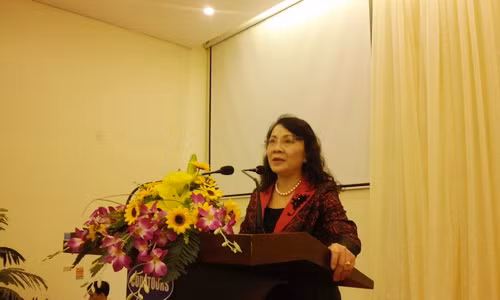 Thứ trưởng Bộ GD&ĐT Nguyễn Thị Nghĩa phát biểu tại hội nghị Thứ trưởng Bộ GD&ĐT Nguyễn Thị Nghĩa phát biểu tại hội nghị