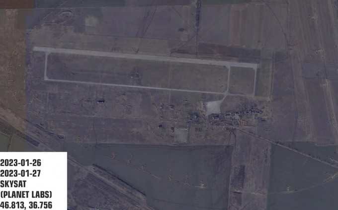 Nga đang thần tốc xây dựng phòng tuyến xung quanh sân bay quân sự ở thành phố cảng Berdyansk, tỉnh Zaporizhia Nga đang thần tốc xây dựng phòng tuyến xung quanh sân bay quân sự ở thành phố cảng Berdyansk, tỉnh Zaporizhia