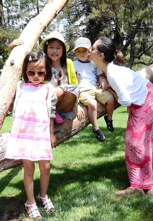 Ngọc Thúy, mẹ đẻ, khởi kiện Ngọc Thúy, mẹ đẻ, khởi kiện