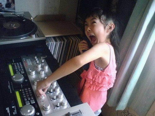 Nữ DJ tương lai.