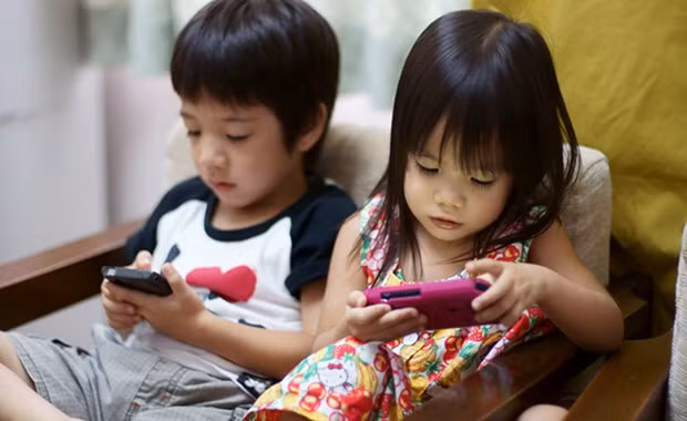 Không ngăn cấm, bà mẹ thông minh đã nghĩ ra cách này mỗi khi con đòi xem tivi, điện thoại - Ảnh 1.