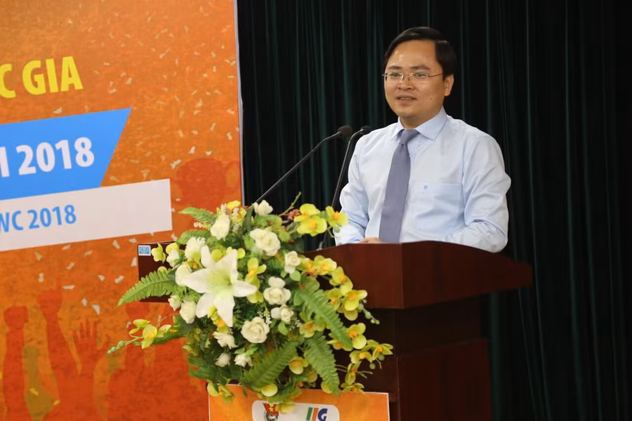 Đ/cNguyễn Anh Tuấn - Bí thư thường trực TƯ Đoàn TNCS HCM - Trưởng ban chỉ đạo quốc gia cuộc thi MOSWC 2018 phát biểu tại lễ trao giải Đ/cNguyễn Anh Tuấn - Bí thư thường trực TƯ Đoàn TNCS HCM - Trưởng ban chỉ đạo quốc gia cuộc thi MOSWC 2018 phát biểu tại lễ trao giải