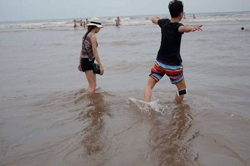 Khoảnh khắc chia tay điện thoại cũ.