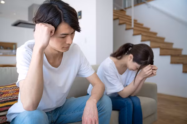 Nghe cuộc điện thoại của mẹ đẻ, tôi uất hận khi chỉ vài trăm nghìn mà chồng cạn tàu ráo máng - Ảnh 1.