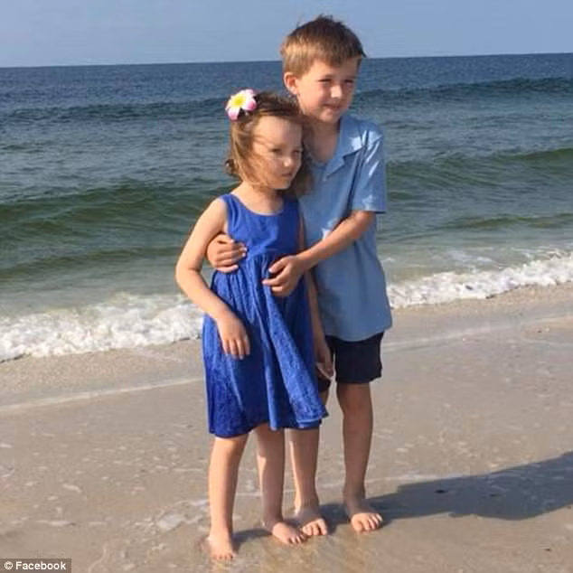 Gia đình - Nghẹn ngào hình ảnh anh trai yêu thương em gái trước giây phút ly biệt (Hình 2).