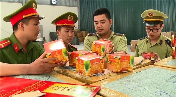 Bắt giữ xe ô tô chở gần 2 tấn Shisha từ TP Hồ Chí Minh ra Hà Nội tiêu thụ