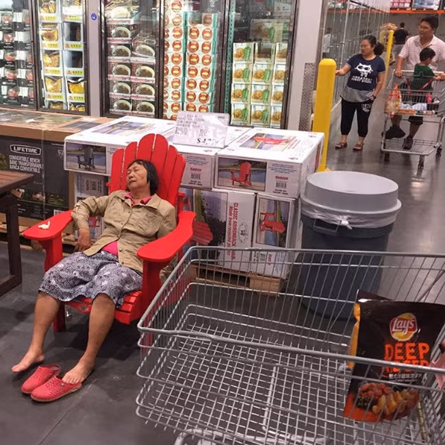 bat gap hinh anh sieu di trong sieu thi ngay cuoi tuan hinh anh 6