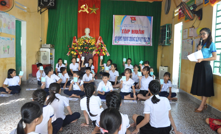 Lớp học diễn ra sinh động, hiểu quả với những kiến thức bổ ích về phòng tránh xâm hại trẻ em.