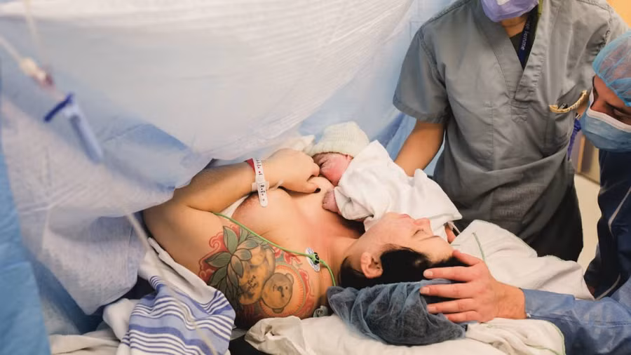 Ngày càng nhiều người chọn sinh mổ và điều này đang gây một hiệu ứng tiến hóa lạ - Ảnh 1.