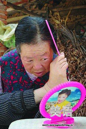 Khâm phục cụ bà 70 tuổi làm mọi việc bằng chân - 6 kham phuc cu ba 70 tuoi lam moi viec bang chan - 6
