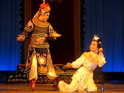 Cảnh vở “Vòng cát” (Nhà hát Tuồng)