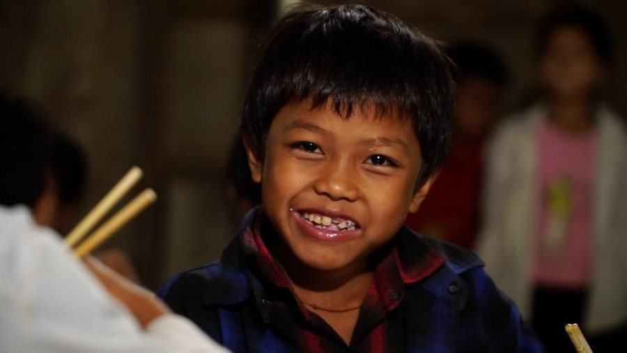 Các con vẫn thích đi học vì vừa có nhiều bạn bè, lại vừa được ăn no. Các con vẫn thích đi học vì vừa có nhiều bạn bè, lại vừa được ăn no.