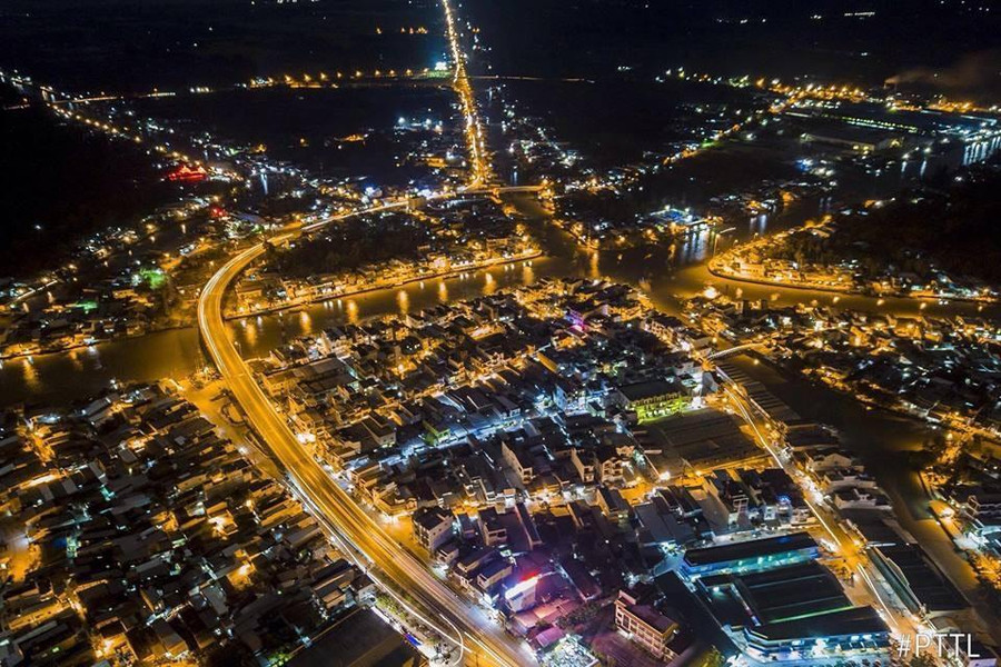 Một góc thành phố Ngã Bảy về đêm.