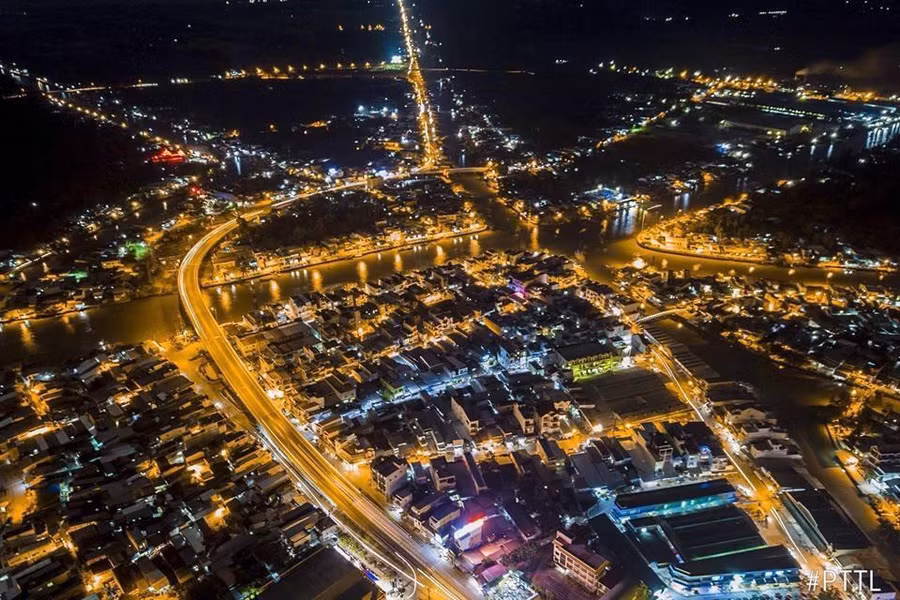 Một góc thành phố Ngã Bảy về đêm.