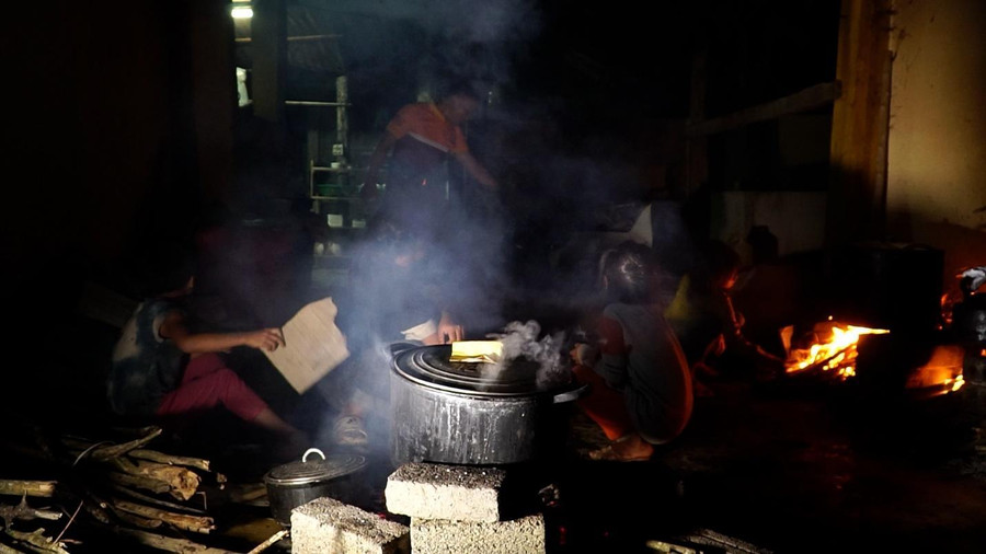 Ngày mới của các em bắt đầu từ 4h30 sáng. Ngày mới của các em bắt đầu từ 4h30 sáng.