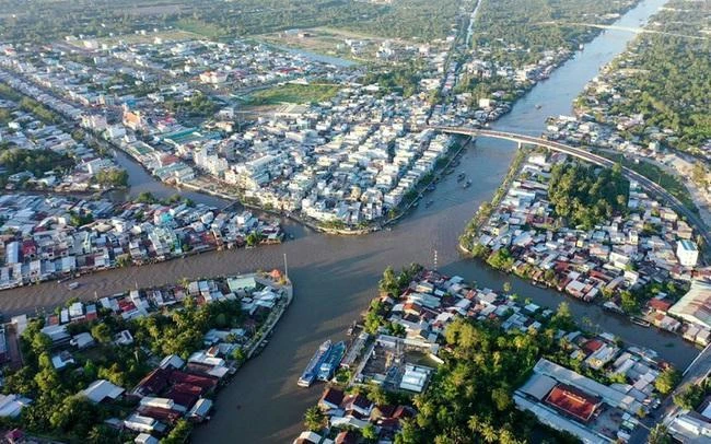 Thành phố Ngã Bảy là khu vực có khả năng kết nối giao thông thuận lợi trên cả đường thuỷ lẫn đường bộ.