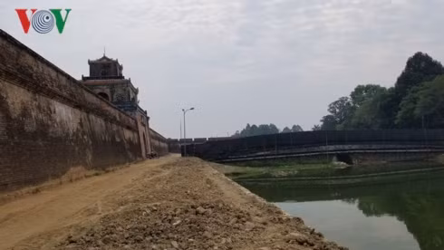 Nhiều sai sót trong quá trình thi công kè Hộ Thành Hào kinh thành Huế