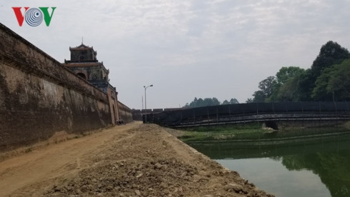 nhiều sai sót trong quá trình thi công kè hộ thành hào kinh thành huế hình 2 nhieu sai sot trong qua trinh thi cong ke ho thanh hao kinh thanh hue hinh 2