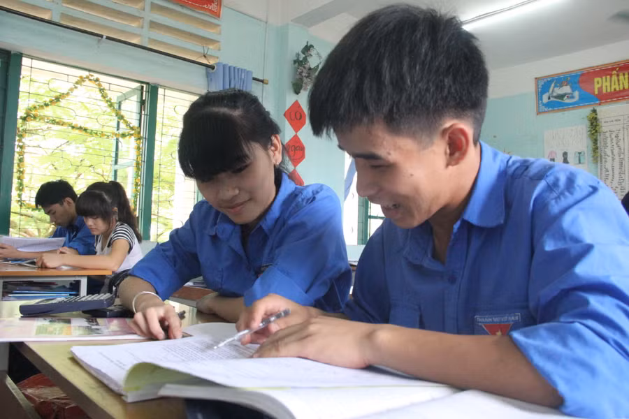 Nhiều đại biểu Quốc hội đề xuất, cần bố trí, sắp xếp việc làm cho SV cử tuyển sau khi tốt nghiệp. Ảnh: Sỹ Điền