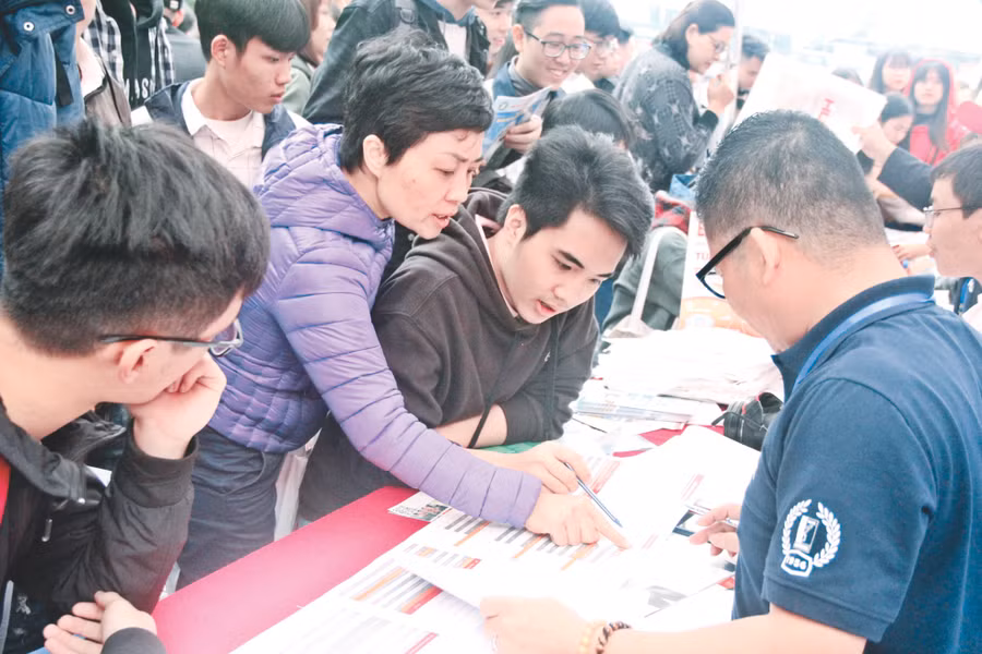 Chọn ngành, chọn nghề phù hợp để cảm thấy hạnh phúc với công việc của mình sau này. Ảnh: Sỹ Điền