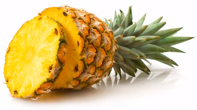 Nên chọn quả dứa có ngọn xanh