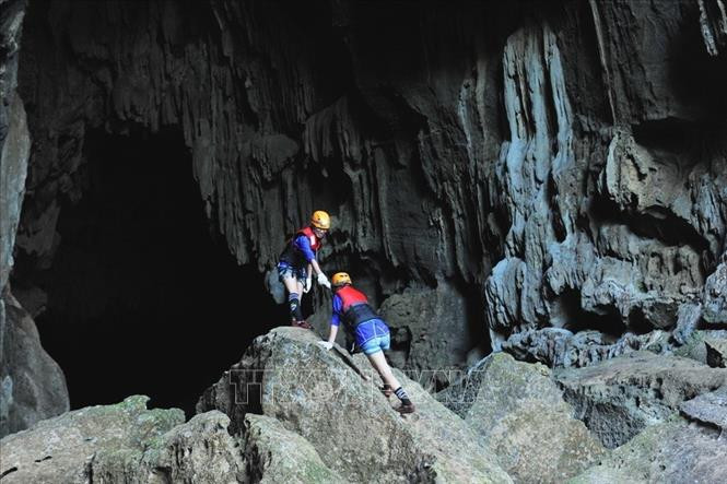 Xin cấp phép khai thác dịch vụ bay ngắm cảnh Phong Nha - Kẻ Bàng