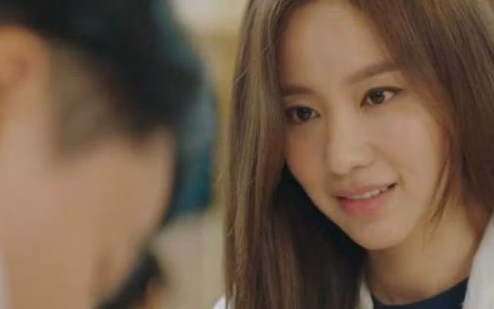 Gặp lại tình cũ sau 1 năm, nhìn anh nuốt nước miếng tôi hả hê vô cùng-2