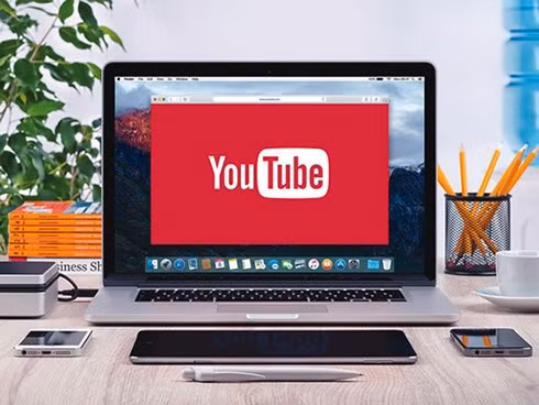 Lay thong tin tu bao chi, Facebook, YouTube se phai tra tien ban quyen hinh anh 1 