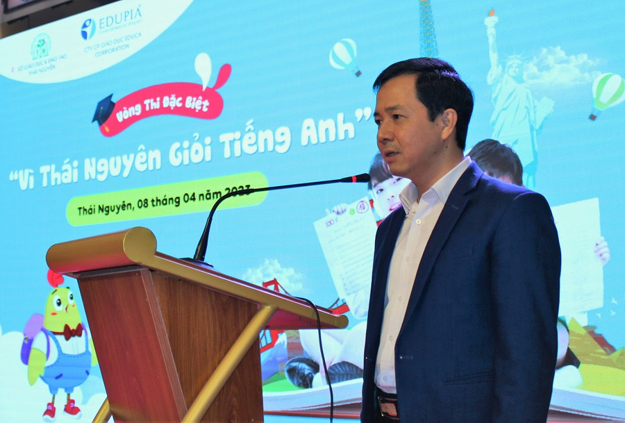 Ông Nguyễn Văn Hưng, Phó Giám đốc Sở Giáo dục và Đào tạo tỉnh Thái Nguyên phát biểu tại buổi lễ. Ông Nguyễn Văn Hưng, Phó Giám đốc Sở Giáo dục và Đào tạo tỉnh Thái Nguyên phát biểu tại buổi lễ.