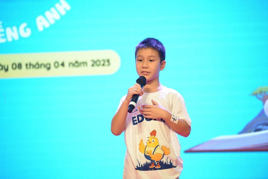Tại vòng thi nói, các bạn thí sinh đều rất tự tin bộc lộ khả năng Tiếng Anh của bản thân. Tại vòng thi nói, các bạn thí sinh đều rất tự tin bộc lộ khả năng Tiếng Anh của bản thân.