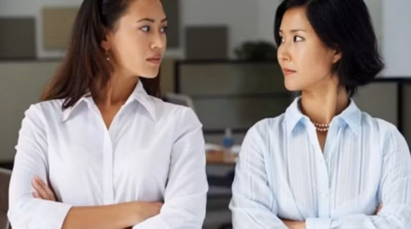 Đừng bao giờ dồn chồng vào thế bí khi hỏi những câu hỏi lựa chọn giữa mình và mẹ của anh ấy. Ảnh minh họa.