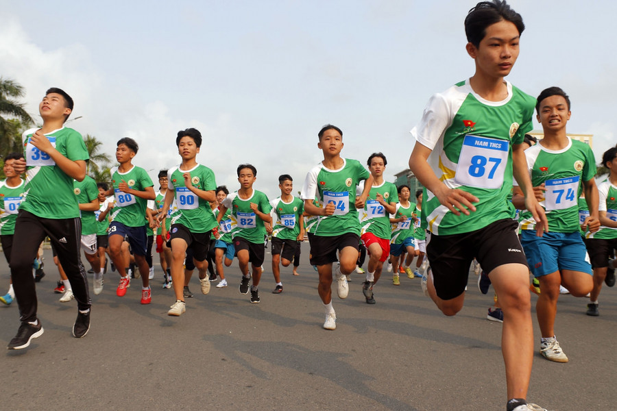 Các em học sinh tích cực tham gia Ngày chạy Olympic vì sức khỏe toàn dân năm 2021