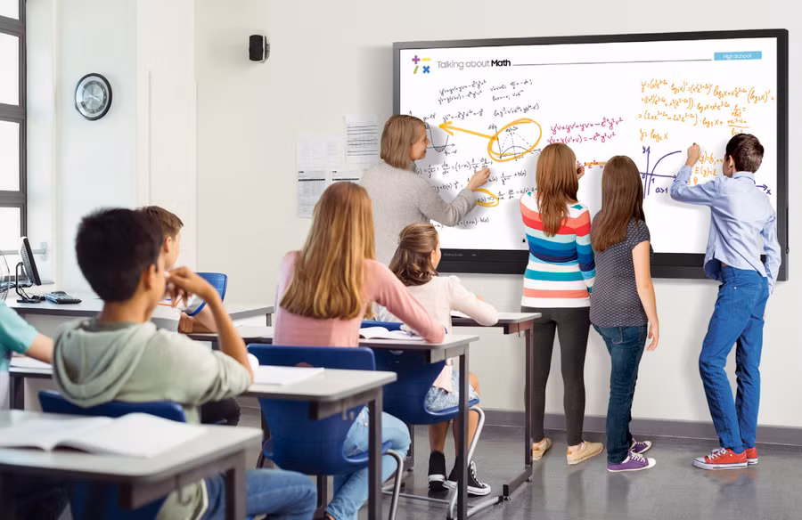 Bảng tương tác Flip 2 rút ngắn khoảng cách giữa giáo viên và học sinh