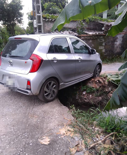 ... Mà tiến cũng không xong.