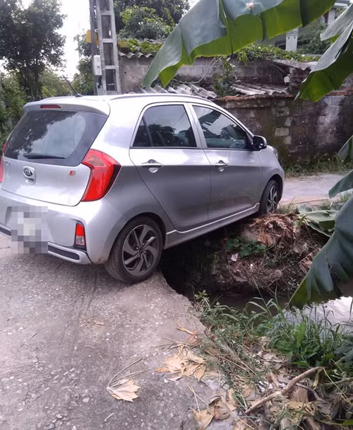 ... Mà tiến cũng không xong.