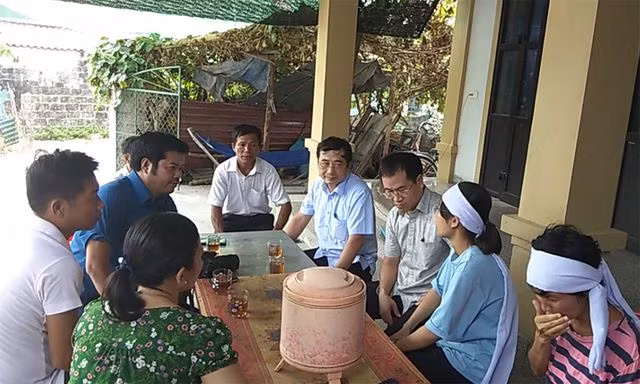 Nữ sinh bỏ thi tốt nghiệp chịu tang cha xúc động được nhiều trường đại học tiếp nhận - 2