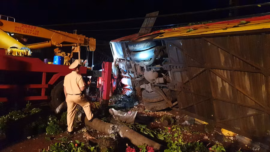 Hiện trường vụ tai nạn giao thông nghiêm trọng.