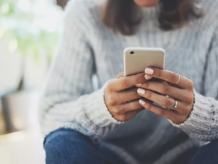 Nhận hậu quả không ngờ chỉ vì hiếu kỳ kiểm tra điện thoại của người yêu ảnh 1 Hiếu kỳ kiểm tra điện thoại của người yêu cứ tưởng không sao nhưng lại đem đến cho bạn những hậu quả không ngờ