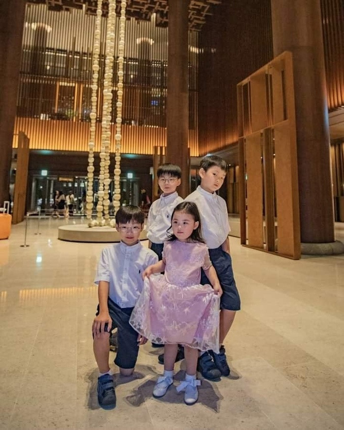 Hình ảnh mới nhất của 3 anh em Daehan-Minguk-Manse: Cao lớn, đẹp trai ngoài sức tưởng tượng ảnh 1 Hình ảnh mới nhất của 3 anh em Daehan-Minguk-Manse: Cao lớn, đẹp trai ngoài sức tưởng tượng ảnh 1