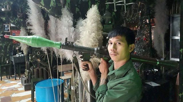 Chủ quán cà phê bị kiện vì để “mất” 1,5 tấn kỷ vật chiến tranh của bạn - 1 Chủ quán cà phê bị kiện vì để “mất” 1,5 tấn kỷ vật chiến tranh của bạn - 1