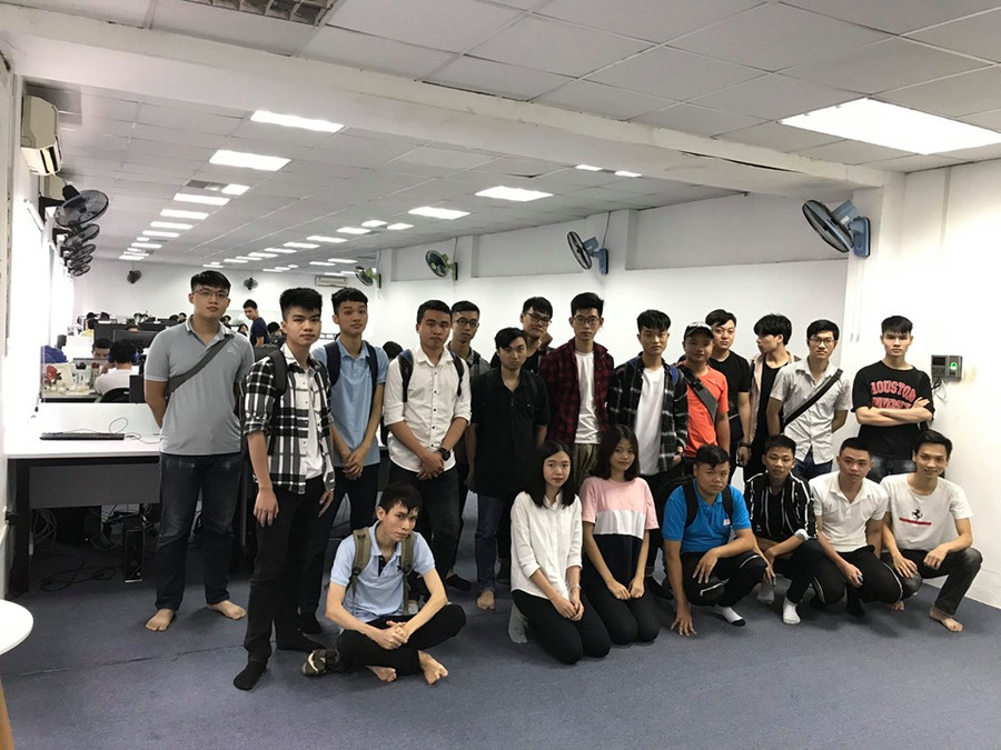Sinh viên khoa CNTT thực tế tại doanh nghiệp Sinh viên khoa CNTT thực tế tại doanh nghiệp