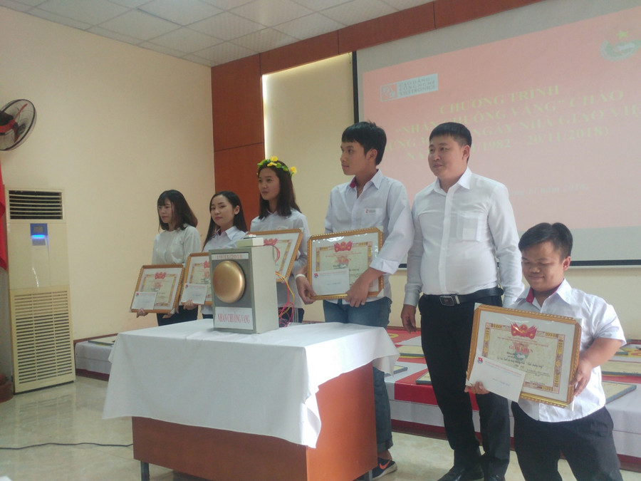 Nam sinh Đào Văn Long tích cực tham gia các phong trào và có thành tích học tập tốt.