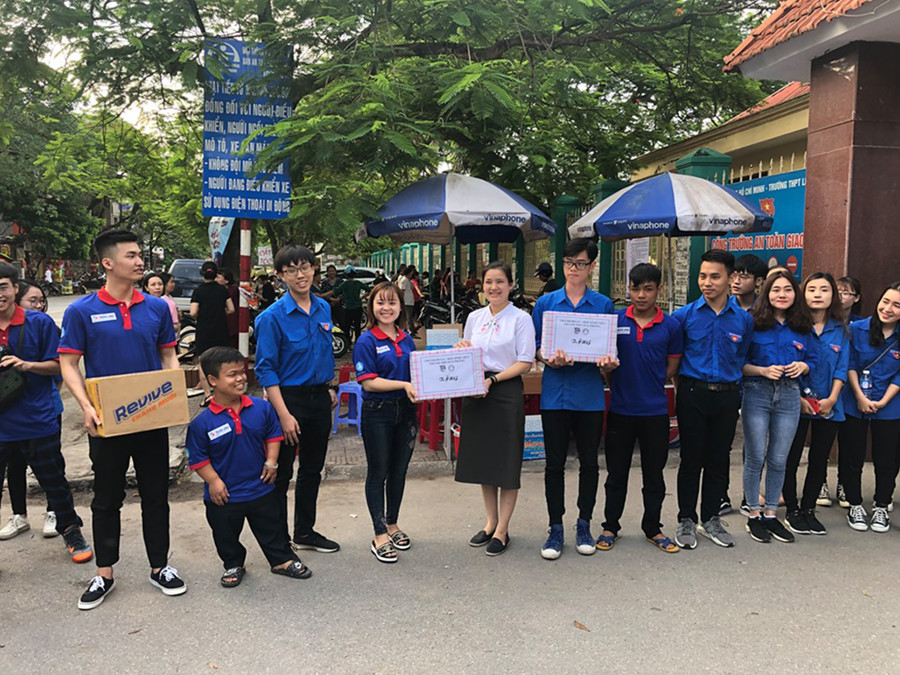Hình ảnh cô gái trẻ Phạm Thị Minh luôn cười tươi dù đang phải điều trị bệnh tim.