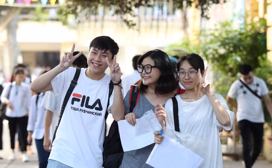 Niềm vui sau buổi thi. Ảnh: Thế Đại