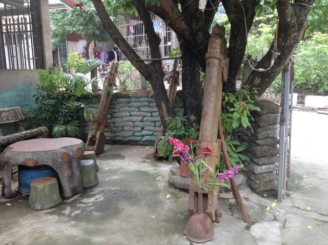Chủ quán cà phê bị kiện vì để “mất” 1,5 tấn kỷ vật chiến tranh của bạn - 3 Chủ quán cà phê bị kiện vì để “mất” 1,5 tấn kỷ vật chiến tranh của bạn - 3
